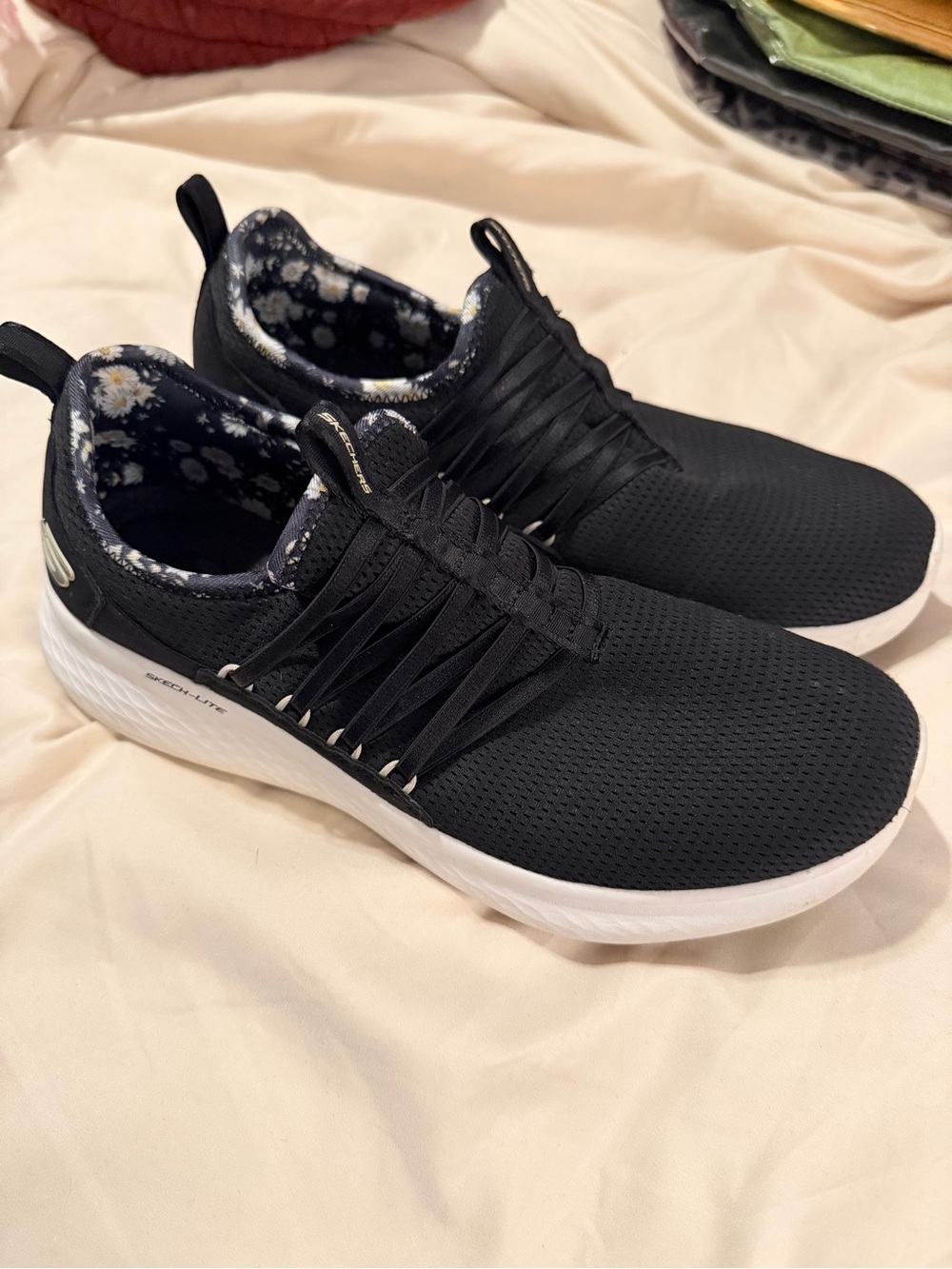 Skechers women’s Sketcher Sketch-Lite Black Slip-On Athletic Sneakers